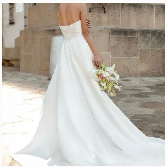 Essense of Australia Wedding Dress (D3794) - Picture 5 of 12